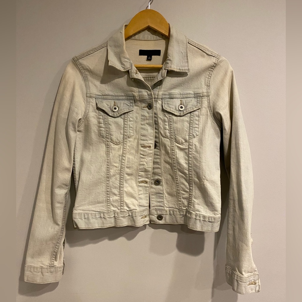 Uniqlo distressed denim jacket small, light denim jean jacket